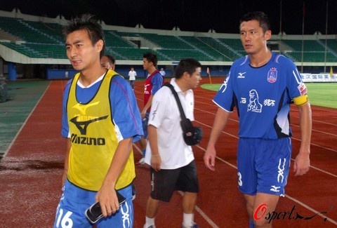 我是个初中生，我的生活是被足球，学习和说唱填满的...（初中生日常：足球、学业与说唱填满我的生活）