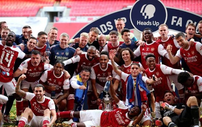 意甲第15轮观赛指南：佛罗伦萨继续力争首胜，罗马科莫强强对决（意甲第15轮看点：佛罗伦萨冲击首胜，罗马与科莫上演焦点对决）