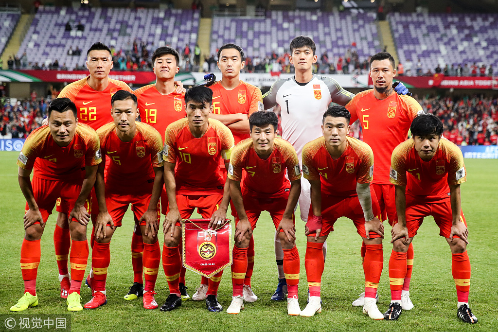 亚马尔父亲比赛中多次挑衅贝蒂斯球迷，最终被安保带走