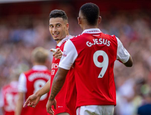 猜猜我是谁：北伦敦德比名场面！正飞铲威尔希尔的球员是谁？（北伦敦德比名场面回顾：是谁飞铲了威尔希尔？）