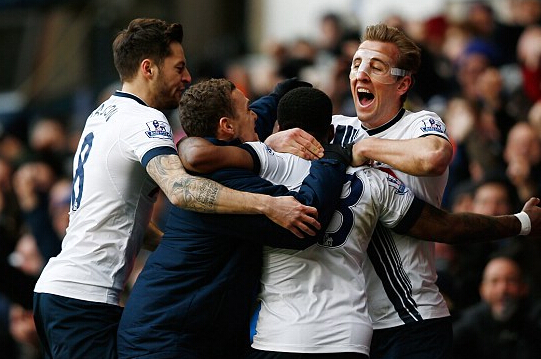 永久铭记！佩德罗-波罗在身上纹了欧联冠军奖杯图案（为铭记荣耀，佩德罗-波罗纹上欧联冠军奖杯）