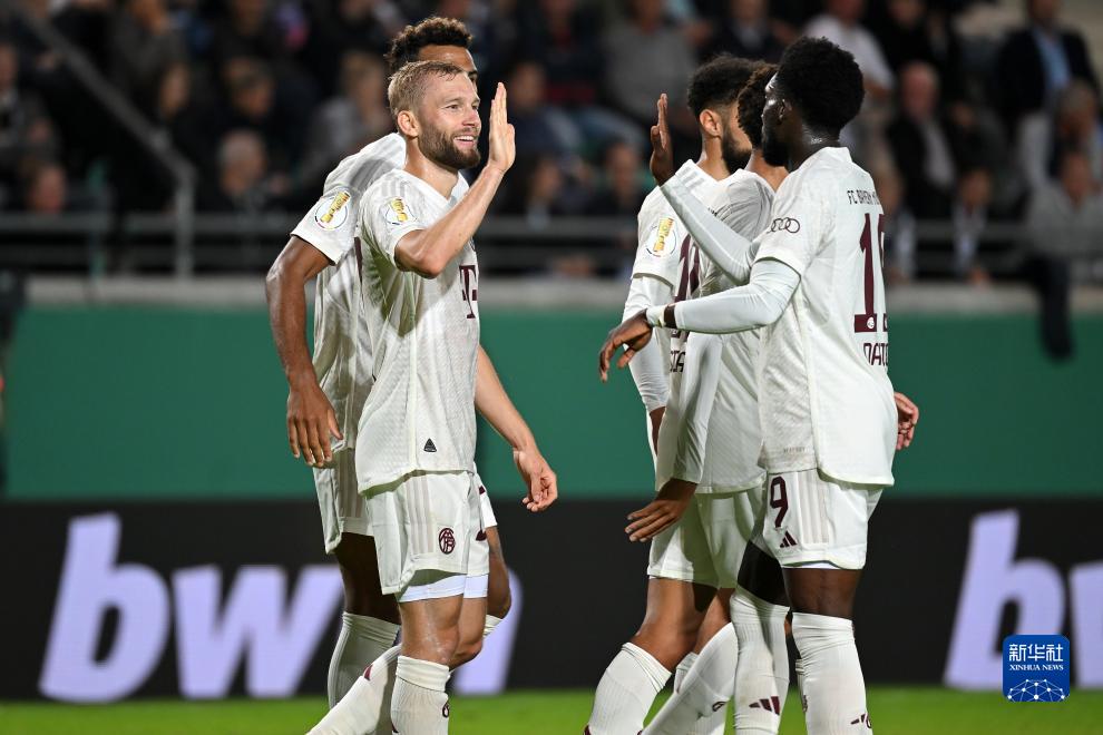 齐达内晒中国行照片：来中国遛了个弯，舒坦，下次还来