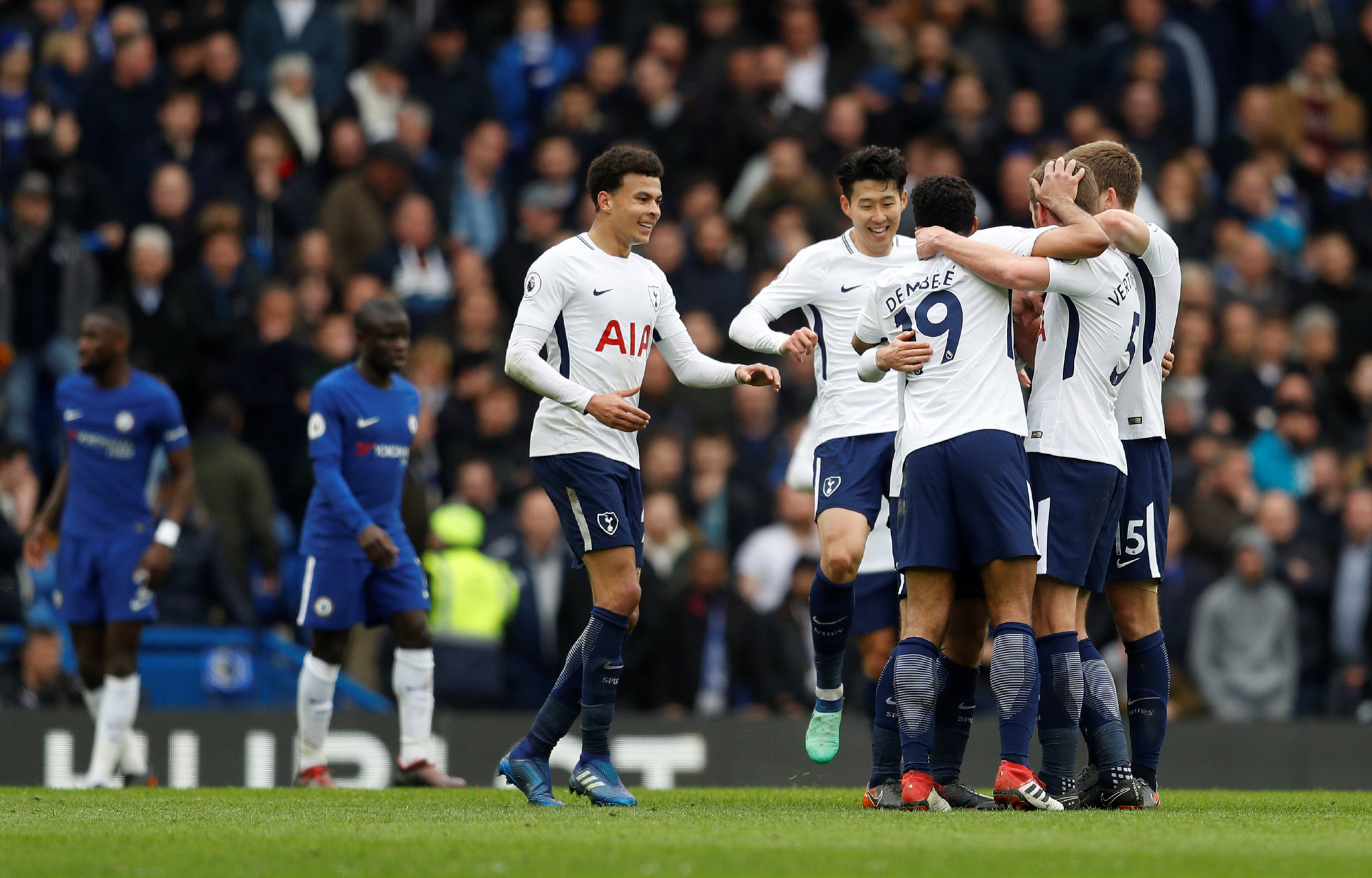 足球报：多支中超球队巨额欠税，以亿元为单位拖欠税款（足球报：多家中超俱乐部拖欠税款，金额以亿元计）