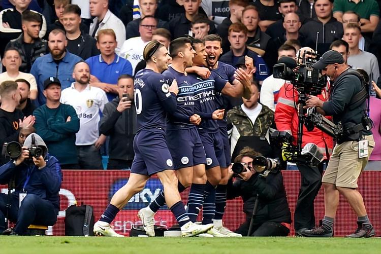 多特蒙德球迷挂横幅，反对海外比赛并攻击西甲高层（多特蒙德球迷打出横幅，抵制海外办赛并抨击西甲高层）