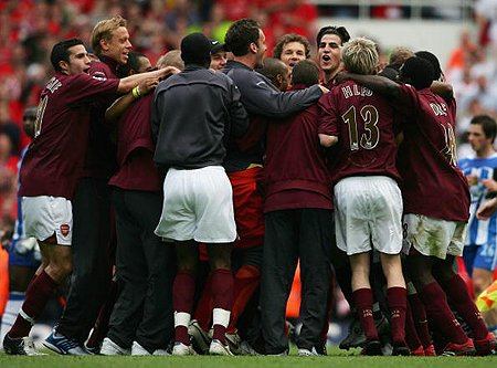 金球奖后再戴冠！登贝莱荣膺2025年FIFA年度最佳球员（金球加身再封王！登贝莱当选2025年FIFA年度最佳球员）