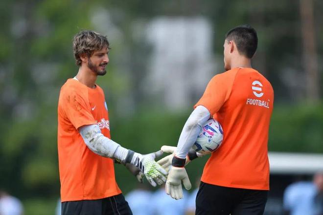 世亚预战报：伊拉克2-1补时绝杀阿联酋，总比分3-2晋级（世亚预快报：伊拉克补时2-1击败阿联酋，累计3-2强势晋级）