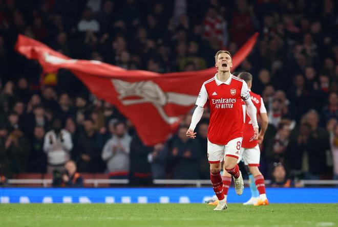 媒体人：王钰栋签欧洲经纪公司有足协的推动，只给了短期授权（媒体人称足协推动王钰栋与欧洲经纪公司签约，仅给予短期授权）