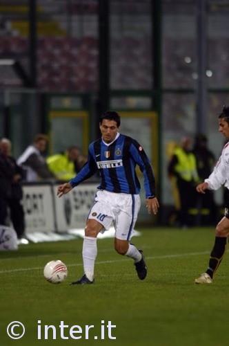 詹姆斯背后传球制造得分机会