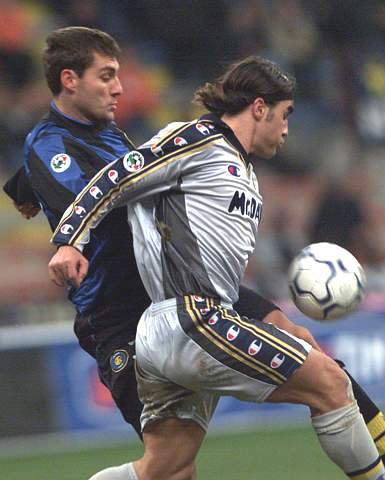 神之一脚！德甲保级队惊现蝎子摆尾式神仙球，现场视角，太丝滑了（德甲保级队上演蝎子摆尾神仙球：现场视角尽显丝滑）